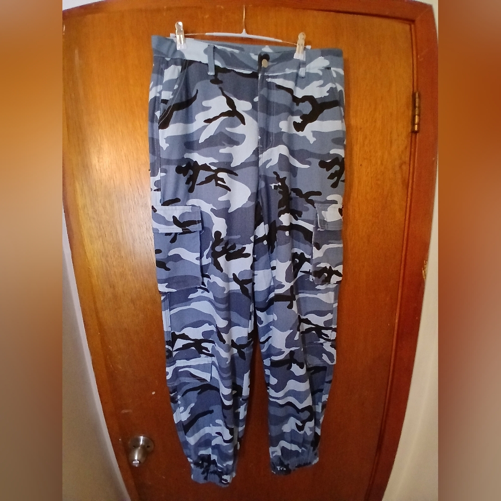 SHEIN Blue Camouflage Women's Pants